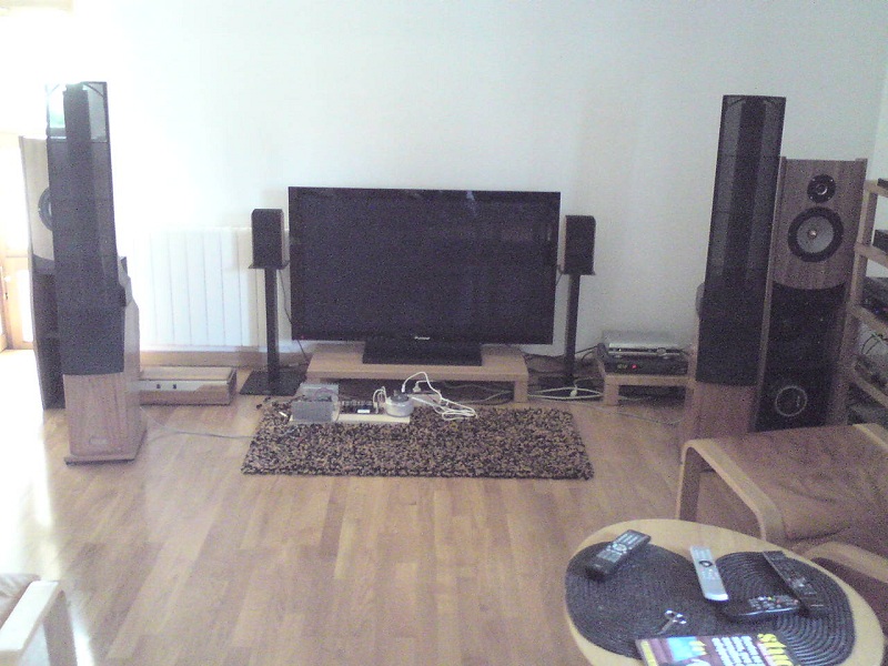 DADO-TMC-T-2pairs-listening3-2.jpg