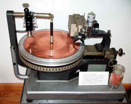 Neumann_TELDEC-DMM_Kupferfolien-Schneidemaschine.jpg
