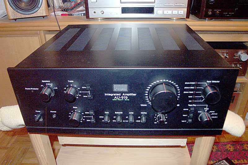 AU919_00.jpg