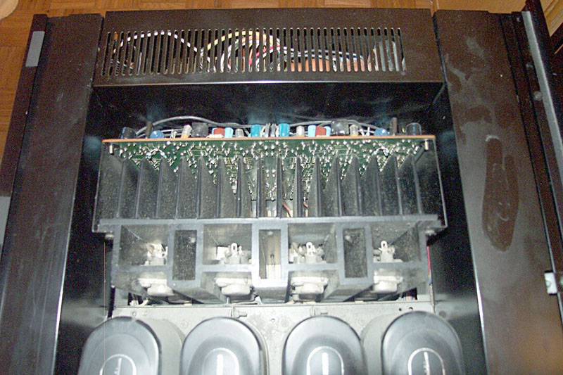 AU919_03.jpg