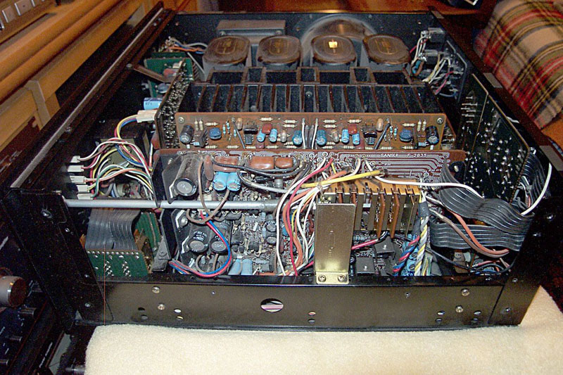AU919_05.jpg