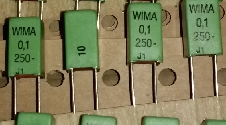 wima_0.1uF250V_zeleni_izbliza_mala1.jpg